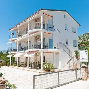 https://villa-lavanda-starigrad-paklenica.hotelinzadar.com